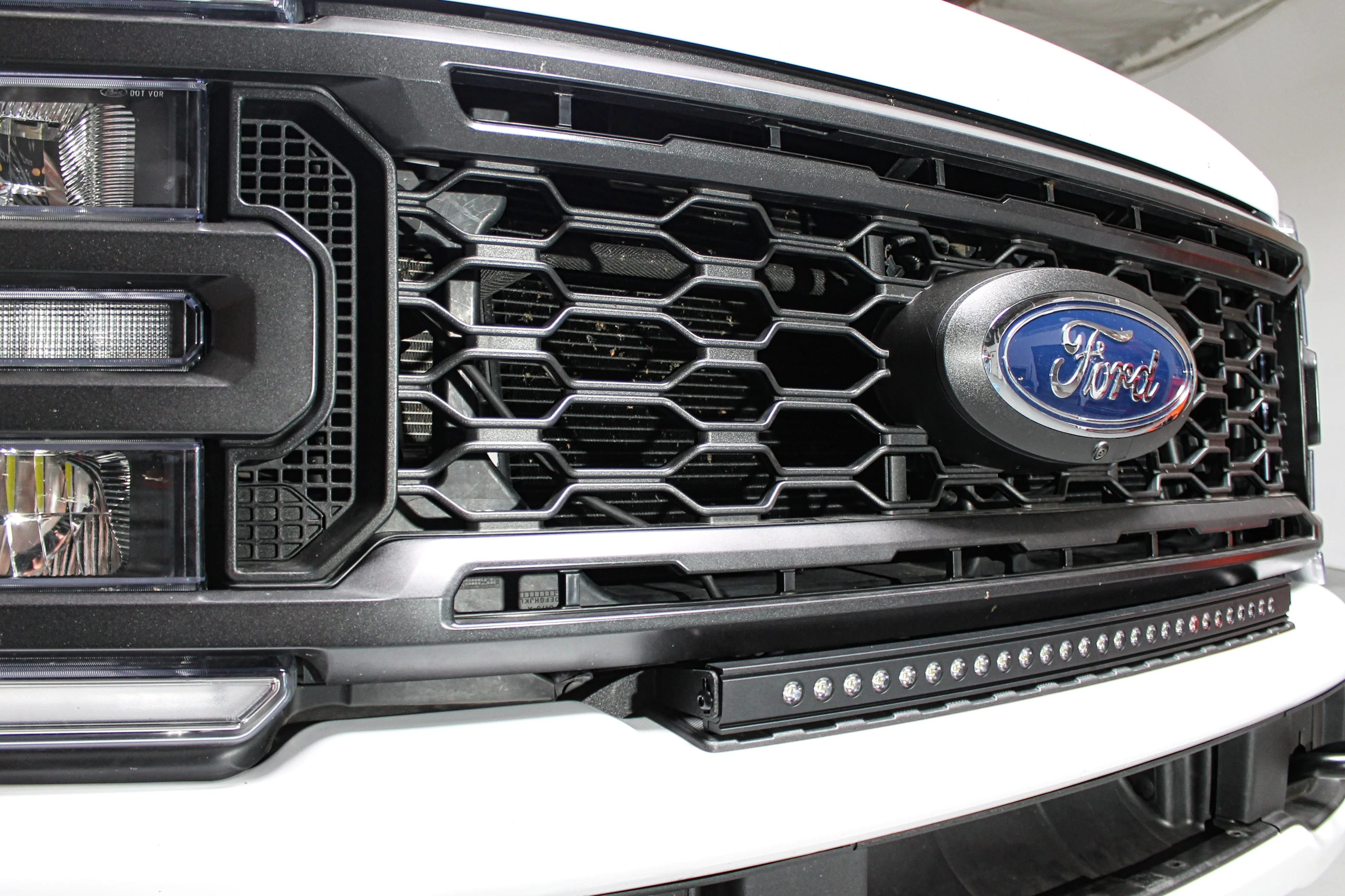 2023+ Ford Super Duty F250/350/450 30in Light Bar - Slim - Image 3